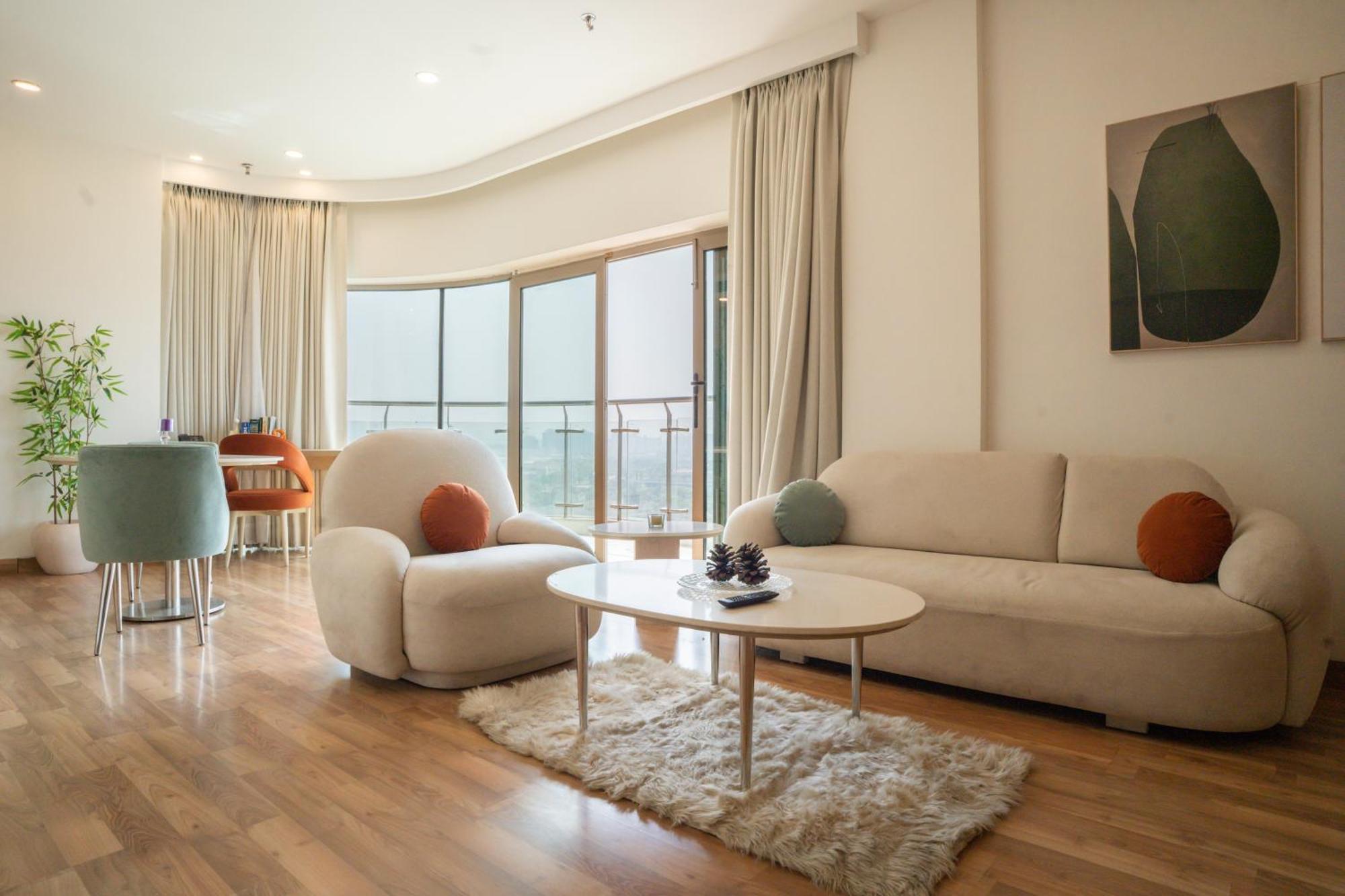 Ar Suites Klj Square 구르가온 외부 사진