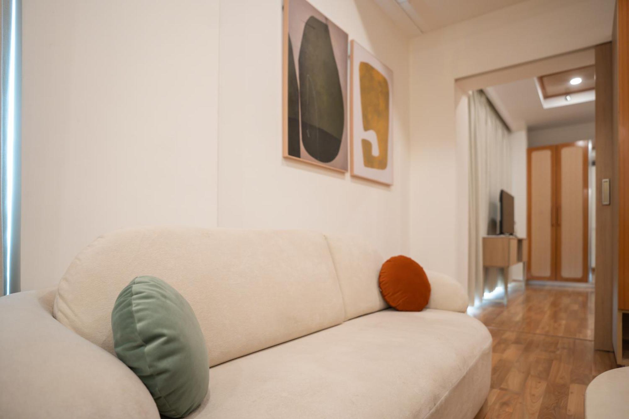 Ar Suites Klj Square 구르가온 외부 사진