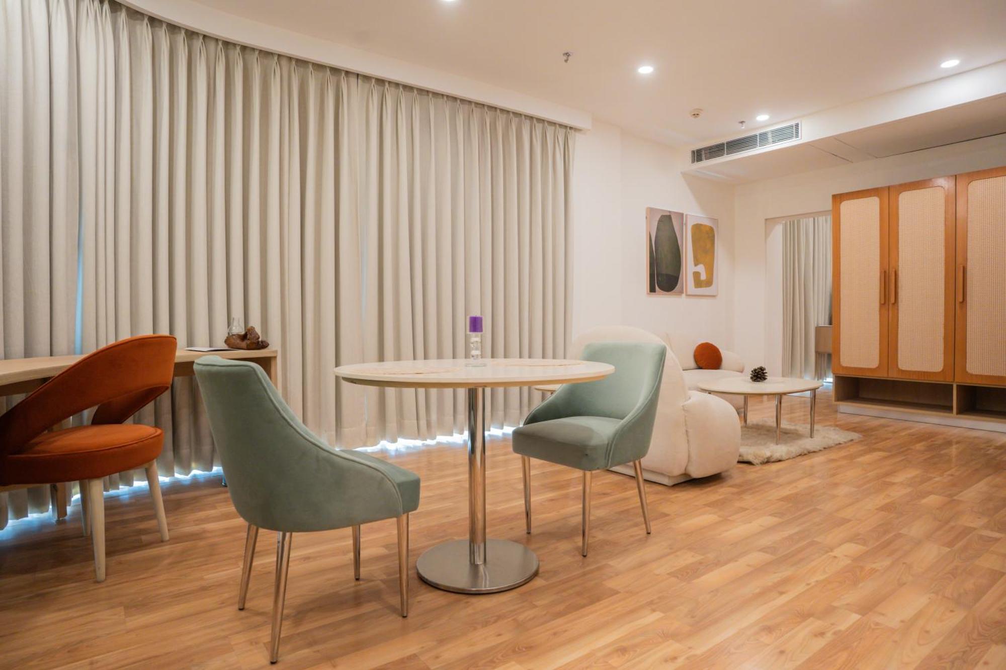 Ar Suites Klj Square 구르가온 외부 사진