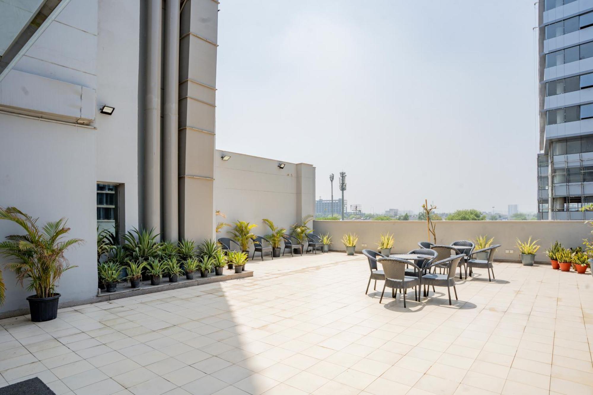 Ar Suites Klj Square 구르가온 외부 사진