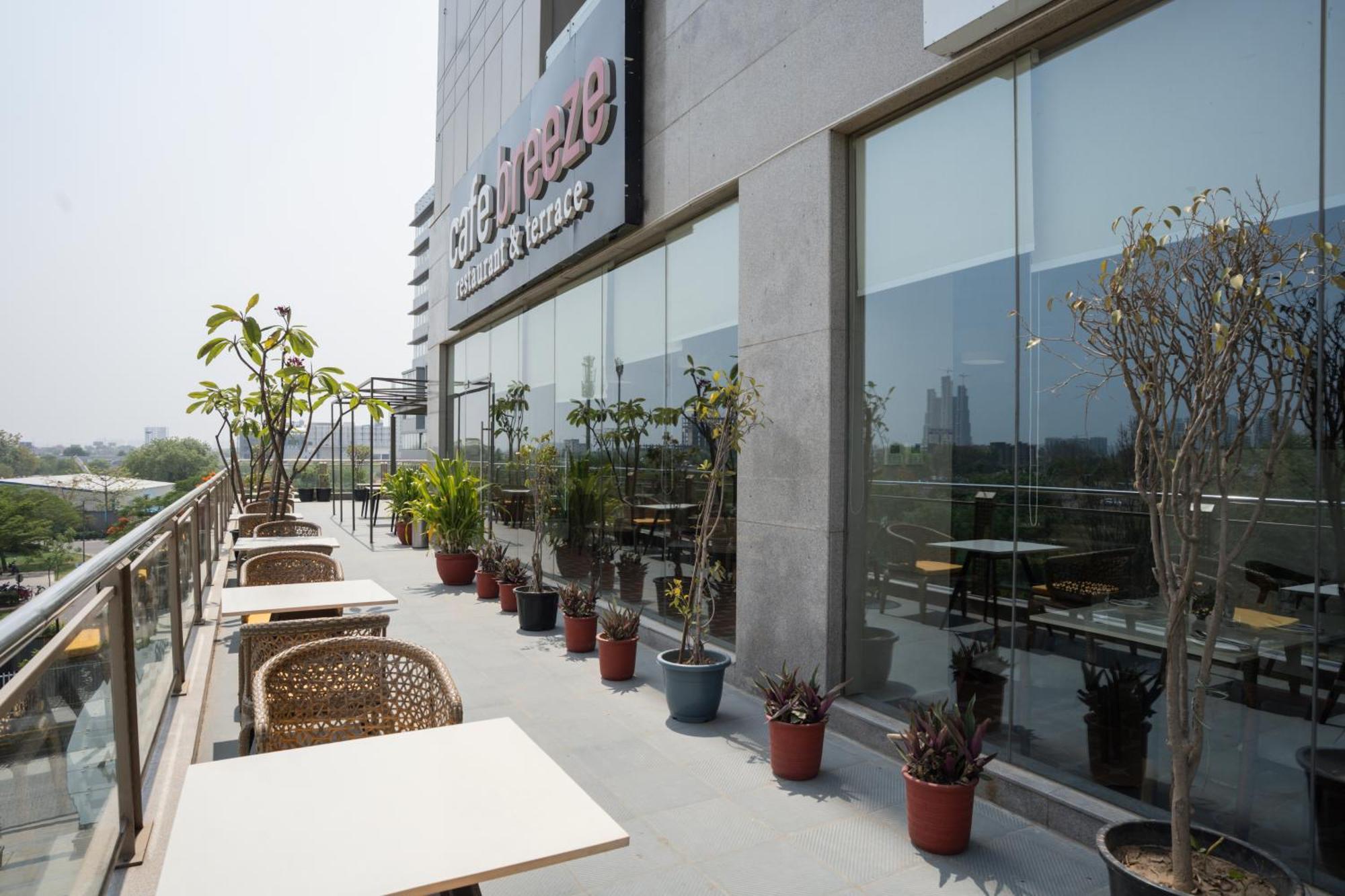 Ar Suites Klj Square 구르가온 외부 사진