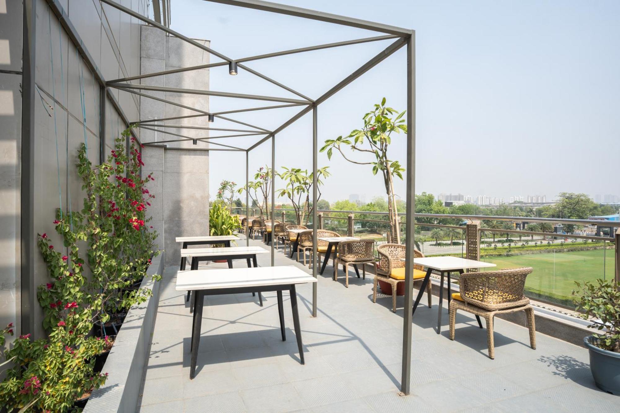 Ar Suites Klj Square 구르가온 외부 사진