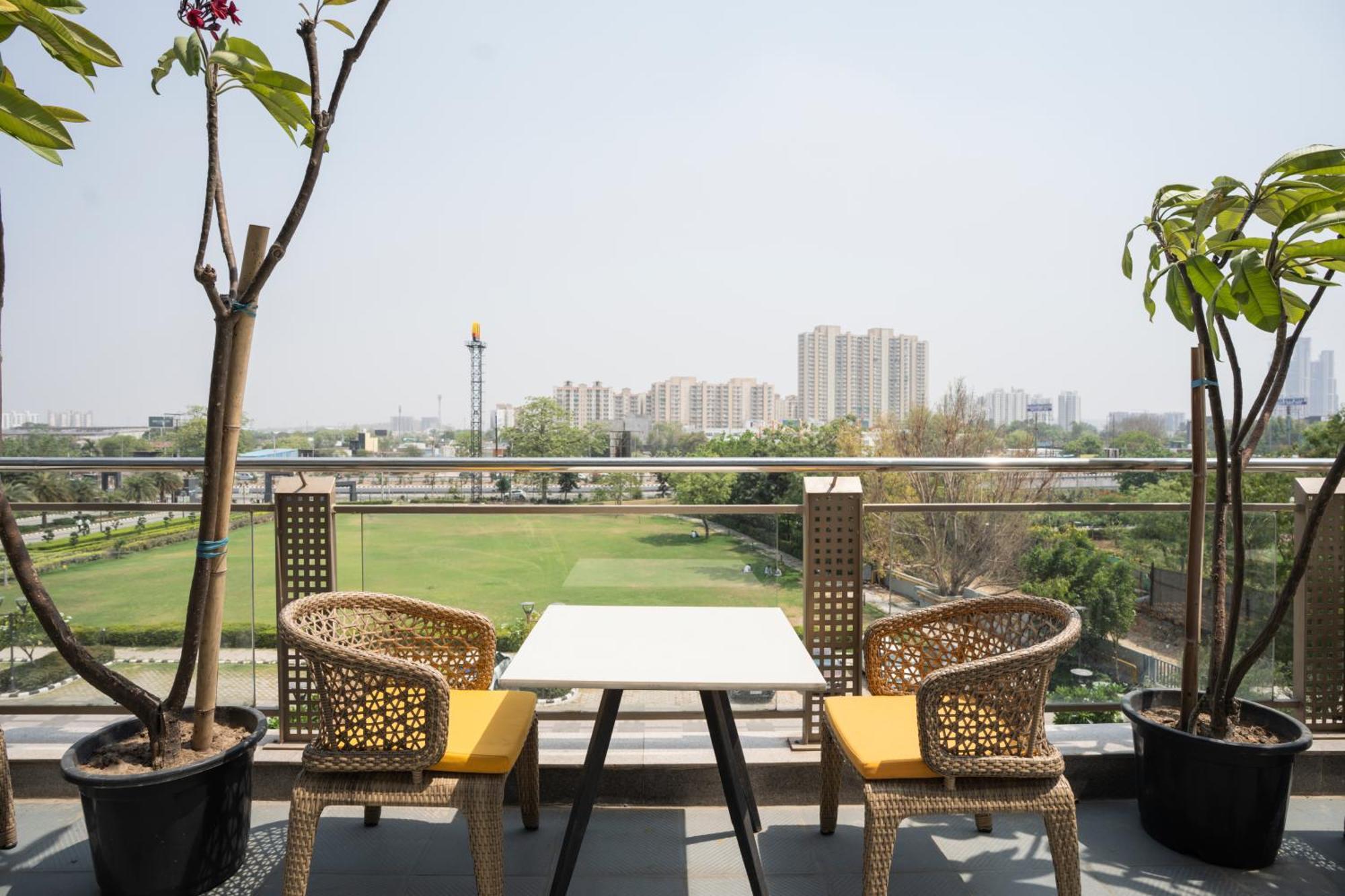 Ar Suites Klj Square 구르가온 외부 사진
