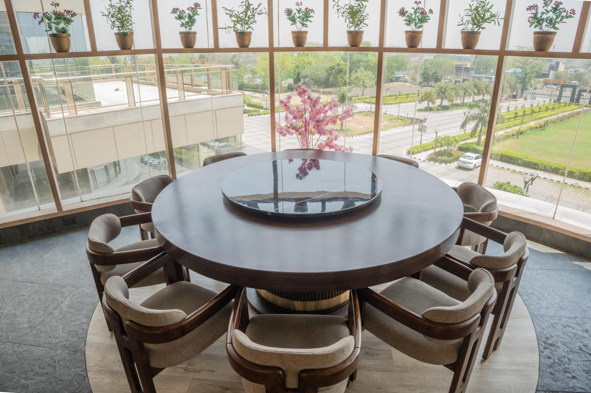 Ar Suites Klj Square 구르가온 외부 사진