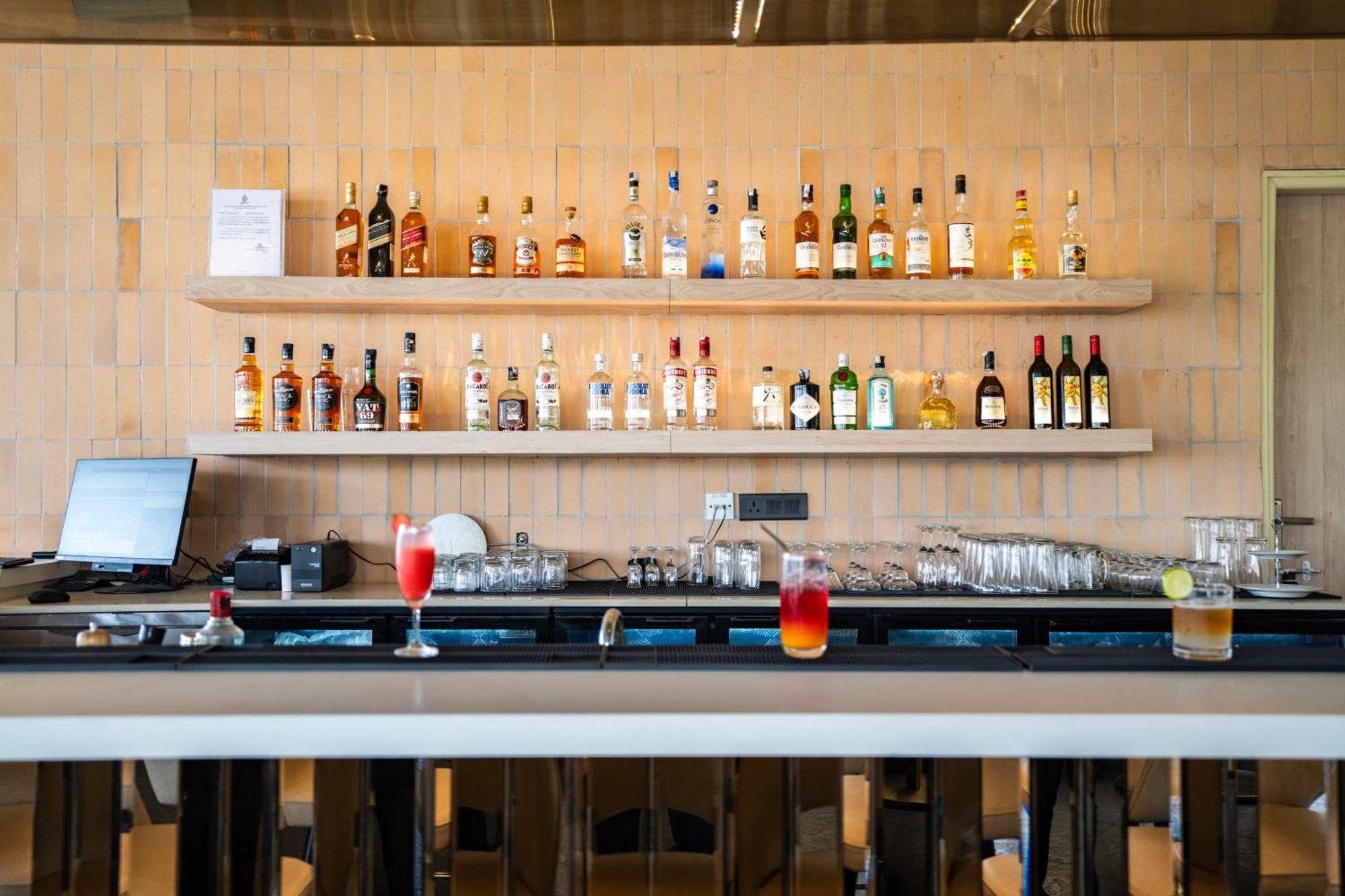 Ar Suites Klj Square 구르가온 외부 사진
